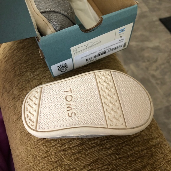 TOMS - Picture 4 of 4